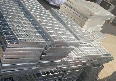 安裝鋼格柵時(shí)有什么注意事項(xiàng)？